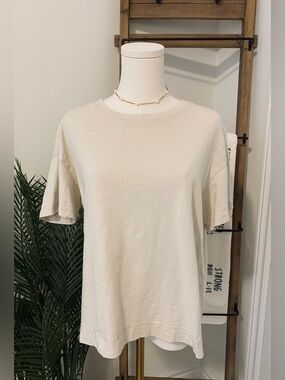 Old Navy Short Sleeve Crewneck Tee in Cream